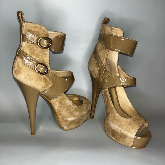 bebe Shoes - NWOT Bebe heeled faux suede PU platform sandals